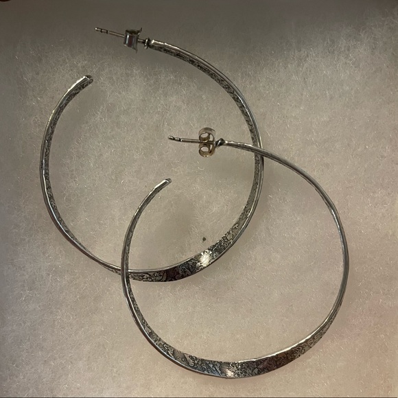 Silpada ‘TWIST OF FATE’ Sterling Silver Hoop Earrings on Posts P1731 - Picture 9 of 15